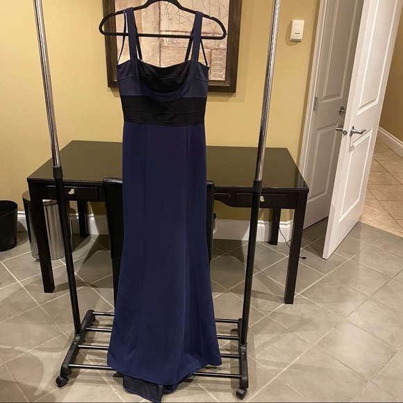BCBG Gown | BCBCMAXAZRIA Arabella Navy and Black Dress - Picture 5 of 14